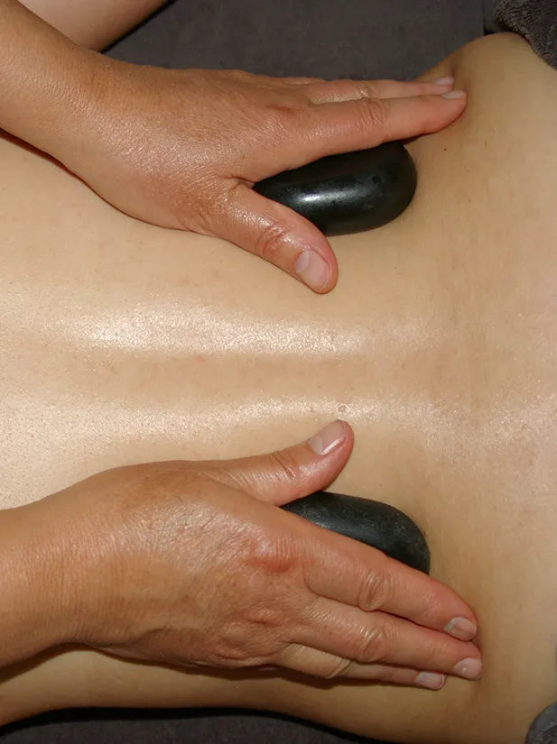 massage-relax-pierres